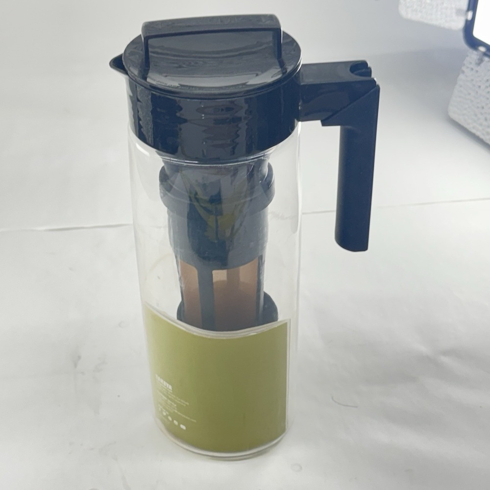 Takeya Cold Brew Coffee Maker 2 Quart Airtight Pitcher Black BPA Free Tritan